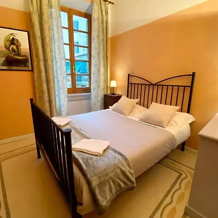 Rose House Apartment