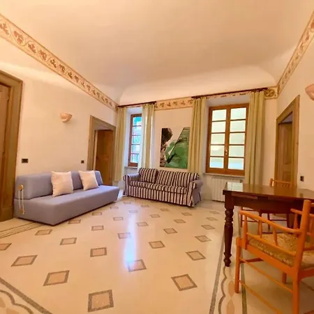 Rose House Apartment